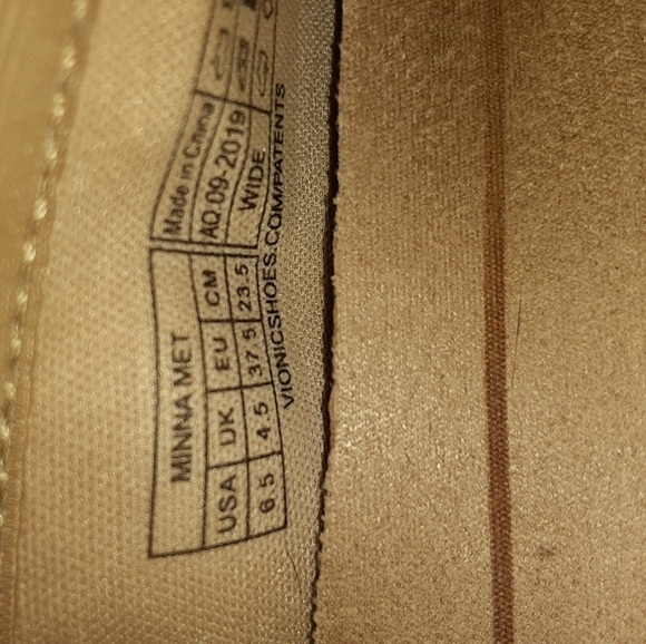 Vionic Minna flats- 6.5 Wide- Like New- $70 - Picture 5 of 5